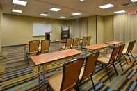 Functional Hall Fairfield Inn & Suites by Marriott