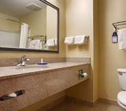 In-room Bathroom 5 Best Western Eufaula Inn