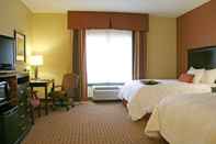 Bedroom Hampton Inn & Suites Sevierville @ Stadium Drive