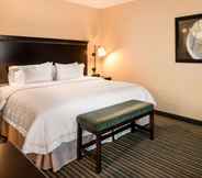Bedroom 7 Hampton Inn & Suites National Harbor - Alexandria Area