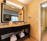 In-room Bathroom 3 Hampton Inn & Suites National Harbor - Alexandria Area