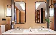 Toilet Kamar 5 The Ritz-Carlton Sanya, Yalong Bay