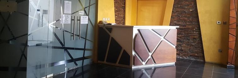 로비 Al Muntazah Plaza