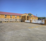 Common Space 2 Quality Inn Fort Payne I-59 exit 222