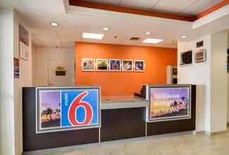 Lobby 4 Motel 6 Lemoore, CA