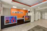 Lobby Motel 6 Lemoore, CA