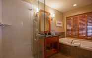 Phòng tắm bên trong 6 Long Beach Lodge Resort