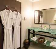 Bilik Mandi dalam Bilik 6 Imperia Hotel and Suites