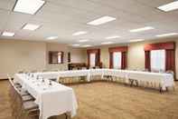 Dewan Majlis Country Inn & Suites by Radisson, Manchester Airport, NH