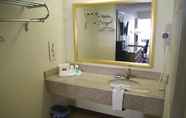 Toilet Kamar 6 Crystal Inn & Suites Atlantic City Absecon