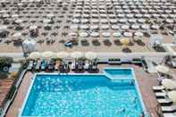 Swimming Pool Hotel Capitol