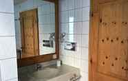In-room Bathroom 5 Historikhotel Ochsen