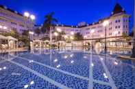 Swimming Pool Hong Kong Disneyland Hotel