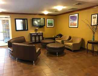 Lobi 2 Candlewood Suites Colonial Heights Fort Lee, an IHG Hotel