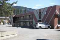 ภายนอกอาคาร Tumbler Ridge Inn