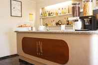 Bar, Kafe, dan Lounge Hotel Adriano