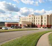 Exterior 4 Hampton Inn Topeka