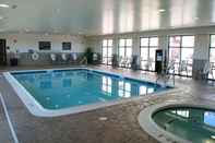 Swimming Pool Hampton Inn Topeka