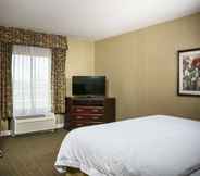 Bedroom 3 Hampton Inn & Suites Toledo-Perrysburg