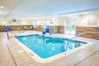 Swimming Pool Fairfield Inn by Marriott Medford Long Island