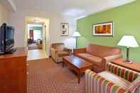 Common Space Holiday Inn Express Hotel & Suites Niagara Falls, an IHG Hotel