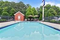 Swimming Pool Microtel Inn & Suites by Wyndham Woodstock/Atlanta North