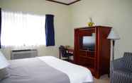 Bedroom 2 Causeway Bay Hotel Sparwood