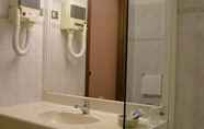 Toilet Kamar 4 Art & Hotel Treviolo