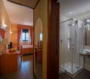 In-room Bathroom 5 TH Cinisi - Florio Park Hotel