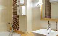 Toilet Kamar 7 Best Western Golf D'albon