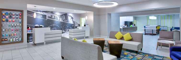 Lobby La Quinta Inn & Suites by Wyndham Palestine