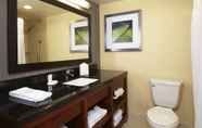 In-room Bathroom 6 Courtyard by Marriott San Diego Mission Valley/Hotel Circle