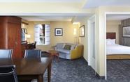 Common Space 7 Courtyard by Marriott San Diego Mission Valley/Hotel Circle