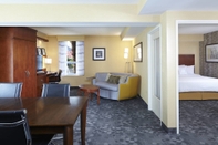 Common Space Courtyard by Marriott San Diego Mission Valley/Hotel Circle