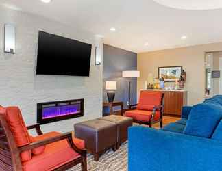 Lobby 2 Comfort Inn & Suites near Ontario Airport