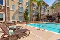 Swimming Pool Comfort Inn & Suites near Ontario Airport