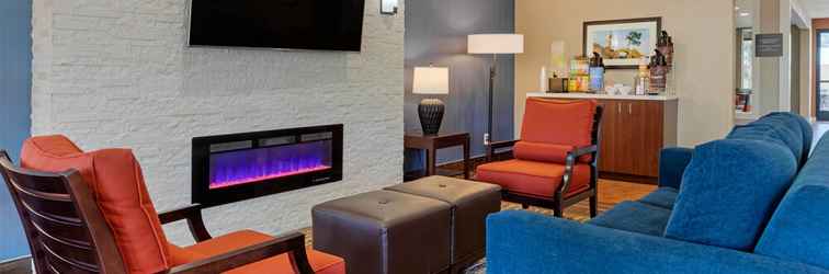 Lobby Comfort Inn & Suites near Ontario Airport
