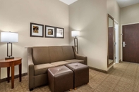 Common Space Comfort Inn & Suites Port Arthur-Port Neches