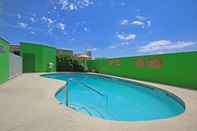 Swimming Pool Holiday Inn Express Hotel & Suites Cd. Juarez - Las Misiones, an IHG Hotel