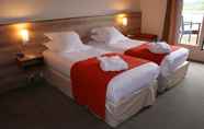 Bedroom 2 Best Western Plus l’Oree Paris Sud