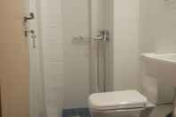 In-room Bathroom Elvita Apartments