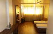 Kamar Tidur 5 Hotel Rajvikas Residency