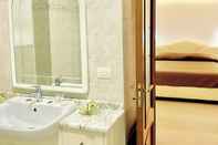 In-room Bathroom Sorrento Coast Relais