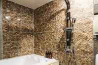In-room Bathroom GoldenRoot Hotel in Gimhae