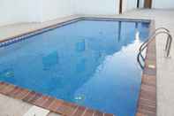 Kolam Renang Travellerinn Hotel Apartment