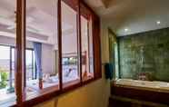 In-room Bathroom 4 5 Bedroom Seaview Villa Lamai SDV135-By Samui Dream Villas