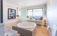 In-room Bathroom 7 Van der Valk Hotel Luxembourg - Arlon