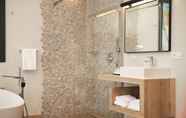 In-room Bathroom 5 Van der Valk Hotel Luxembourg - Arlon