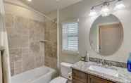 In-room Bathroom 3 Cape Crossing Resort & Marina