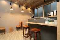 บาร์ คาเฟ่ และเลานจ์ bnb+ Tsuruhashi - Hostel